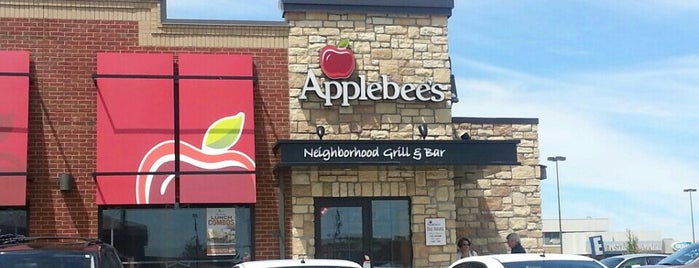 Applebee's Grill + Bar is one of Orte, die Jeff gefallen.