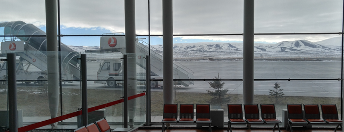 Kars Harakani Airport (KSY) is one of www.tatiliyet.com’s Liked Places.