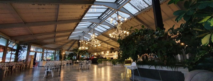 Romantika Cafe & Restaurant is one of Orte, die www.tatiliyet.com gefallen.