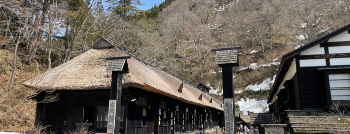 鶴の湯温泉 is one of Therme.