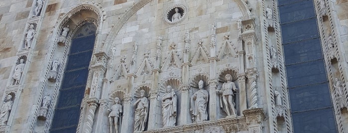 Duomo di Como is one of Lugares favoritos de Fenix.