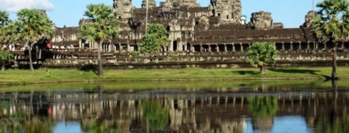 Angkor Wat (អង្គរវត្ត) is one of Camboja.