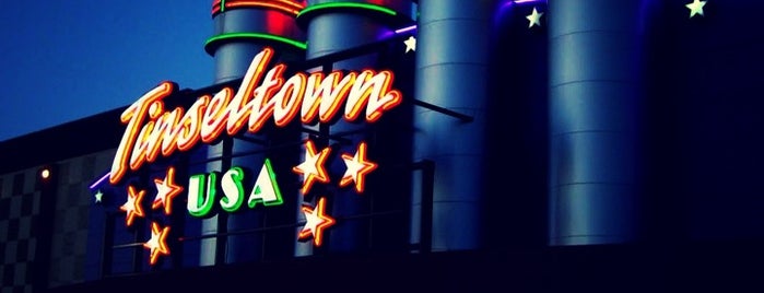 Cinemark Tinseltown and XD is one of Lugares favoritos de Ashley.