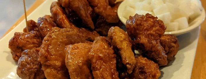 Bonchon Korean Fried Chicken is one of Lugares favoritos de Josh.