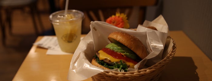 Freshness Burger is one of 大久保周辺ランチマップ.