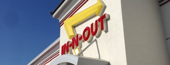 In-N-Out Burger is one of สถานที่ที่ Jennifer ถูกใจ.