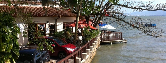 Pitangueiras Restaurante is one of Floripa Golden Isle.