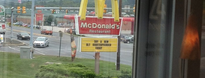 McDonald's is one of Lieux qui ont plu à Mackenzie.