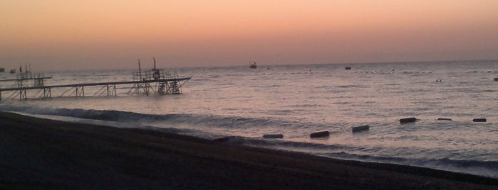Güral Premier Beach is one of สถานที่ที่ Ozgur ถูกใจ.