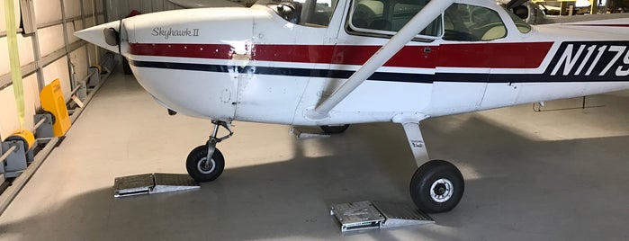 Iowa County Airport is one of Posti che sono piaciuti a Dan.