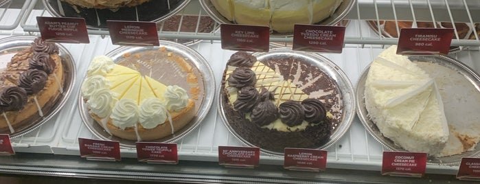 The Cheesecake Factory is one of American Restaurants.