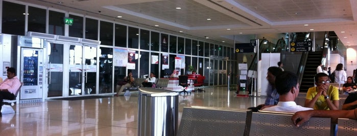 Rashidiya Bus Station is one of สถานที่ที่ George ถูกใจ.