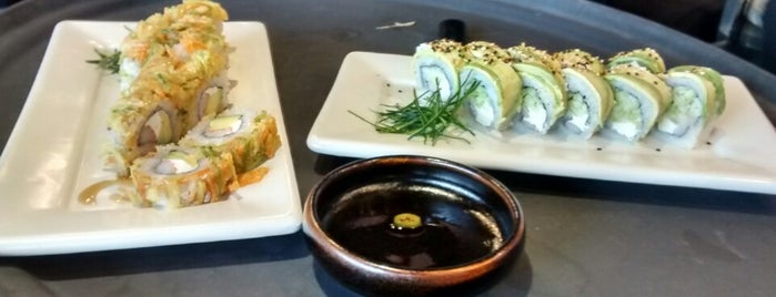Sushi Roll is one of สถานที่ที่ Elena ถูกใจ.