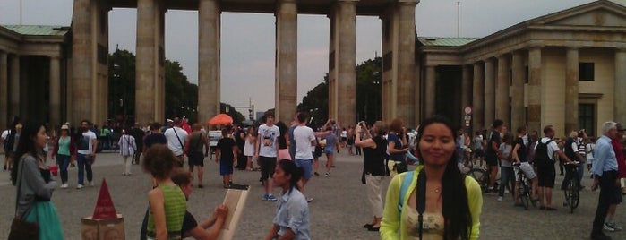 ブランデンブルク門 is one of Smattichaelen Berlin Trip 2013.