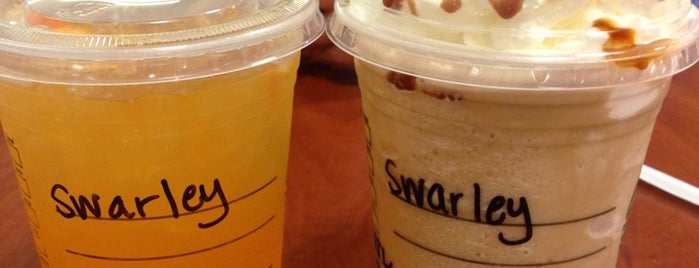 Starbucks is one of Tempat yang Disukai Lindsaye.