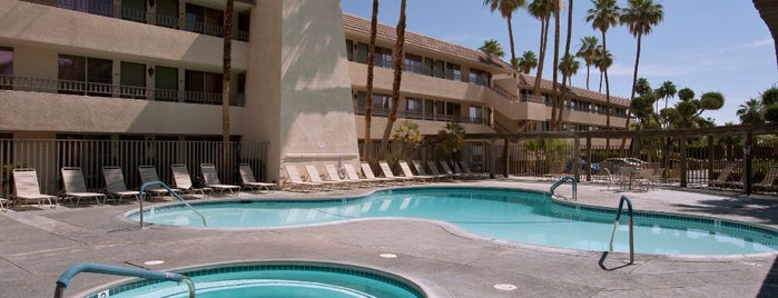 Vagabond Inn Palm Springs is one of Locais salvos de James.