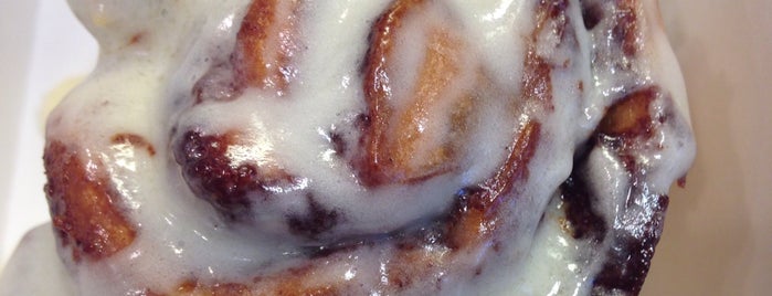 Cinnabon is one of Allisonさんのお気に入りスポット.