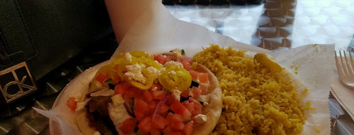 Pita Grill Chicago is one of Locais curtidos por William.