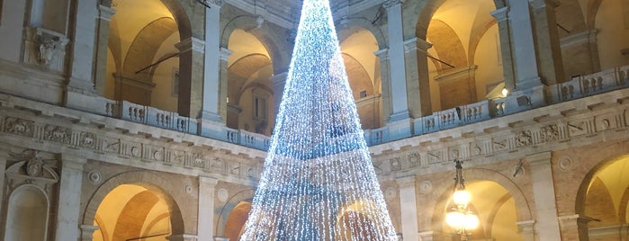 piazza della Madonna is one of Marche.