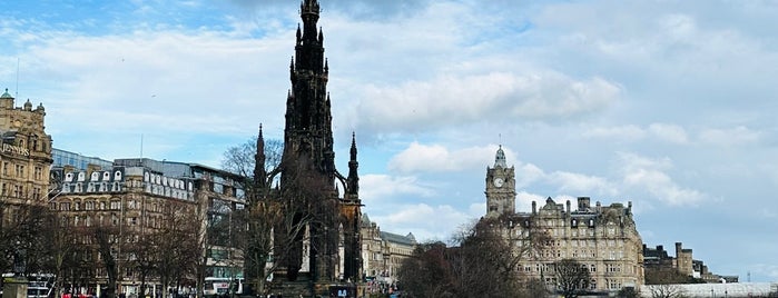 East Princes Street Gardens is one of Edinburgh/Scotland 🏴󠁧󠁢󠁳󠁣󠁴󠁿.