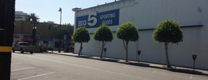 Big 5 Sporting Goods is one of Dee'nin Beğendiği Mekanlar.
