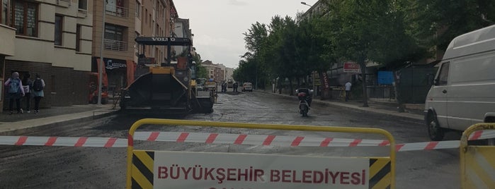 Ali Çetinkaya Caddesi is one of Orte, die Mfiliz gefallen.