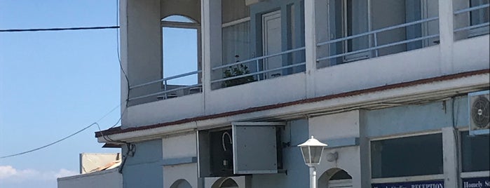 Seafront Studios & Apartments is one of Locais curtidos por Başak.