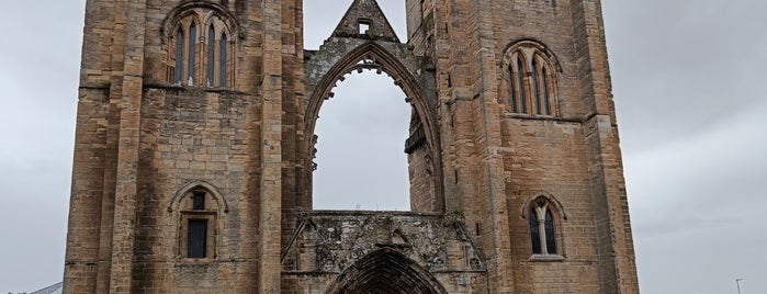 Elgin Cathedral is one of Tempat yang Disimpan Sevgi.