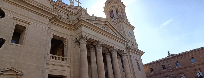 Catedral de Pamplona is one of Jose Antonio'nun Beğendiği Mekanlar.