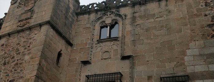 Palacio de los Golfines de abajo is one of Extremadura.