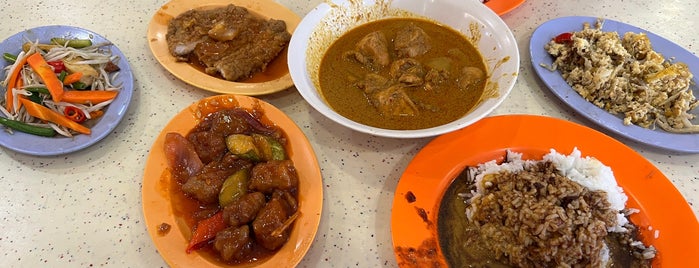 Tiong Bahru Hainanese Boneless Chicken Rice is one of Michelin 2017.