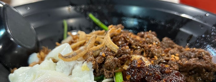 Hui Wei Chilli Ban Mian 回味辣椒板面 is one of Bib Gourmand (Michelin Guide Singapore).