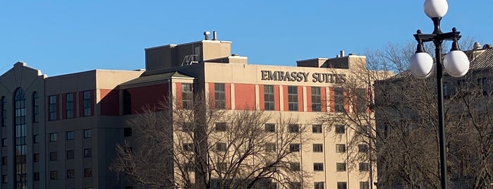 Embassy Suites by Hilton is one of Des Moines.