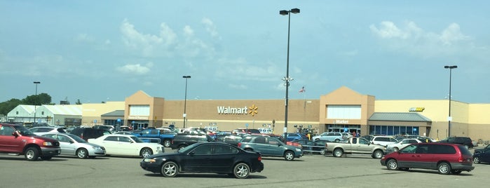 Walmart Supercenter is one of Davidさんのお気に入りスポット.