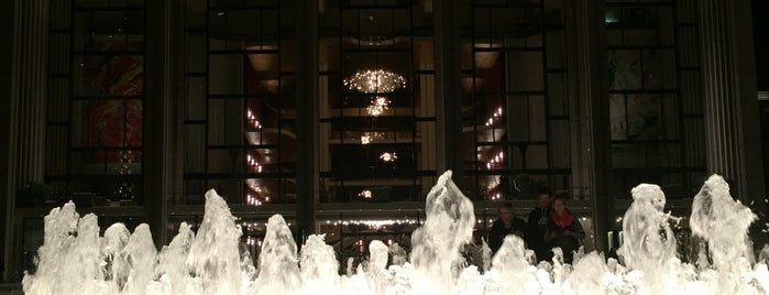 The Metropolitan Opera is one of สถานที่ที่ Jackson ถูกใจ.
