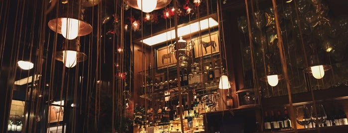 The Polo Bar is one of Lugares favoritos de Jackson.