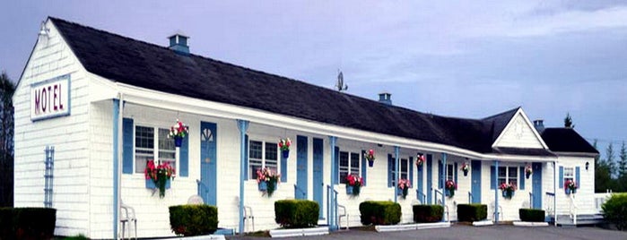 Blueberry Patch Motel & Cabins is one of Maine.