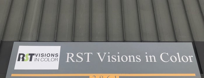 RST Visions In Color is one of Chesterさんのお気に入りスポット.