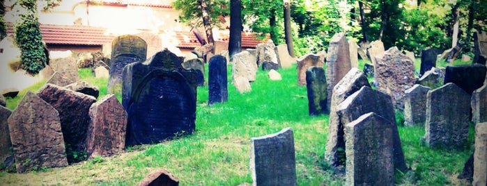 Old Jewish Cemetery is one of Prague, miluji te.