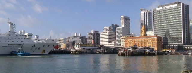 Pier 2 Ferry Terminal is one of Orte, die Shina gefallen.