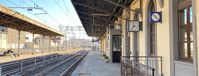 Stazione Savigliano is one of Gare.