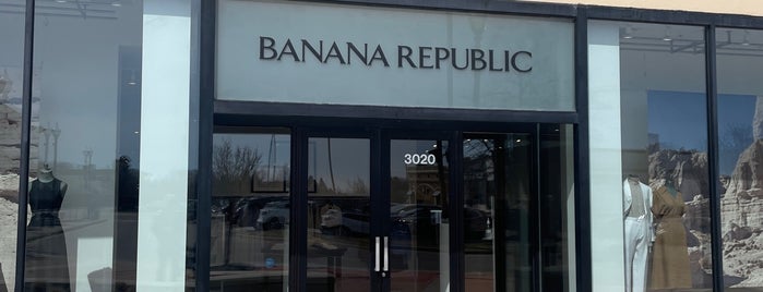 Banana Republic is one of jessica's favorite stores.