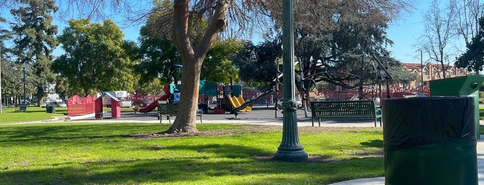 Michillinda Park is one of La playgrounds.