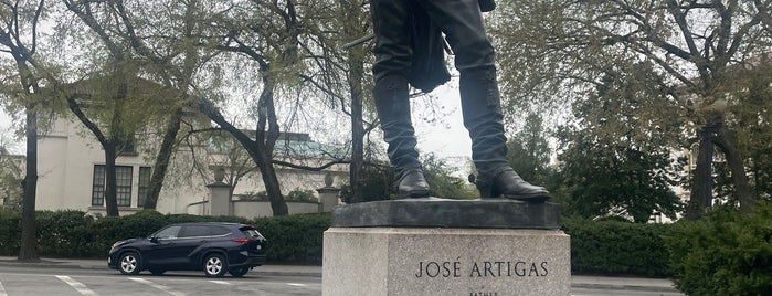 José Artigas Memorial is one of 111 Places Tips.