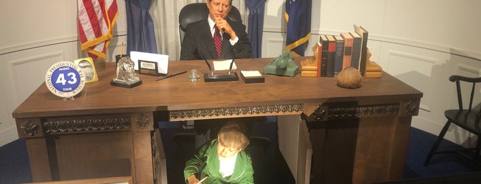National Presidential Wax Museum is one of South and North Dakota.