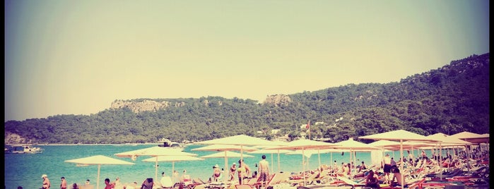 Mybeach Beach Club & Bar is one of Orte, die Deniz gefallen.