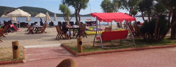 ROYAL ARENA BITEZ BEACH & CAFE RESTAURANT is one of Gamze'nin Beğendiği Mekanlar.