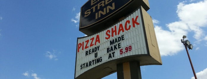 Pizza Shack is one of Locais curtidos por Rew.