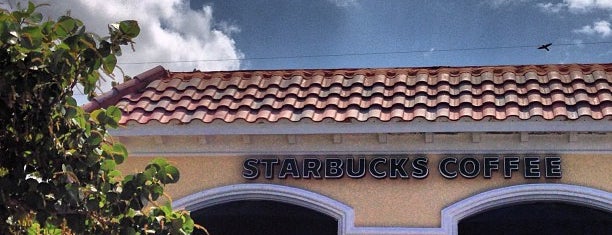 Starbucks is one of Orte, die Charley gefallen.