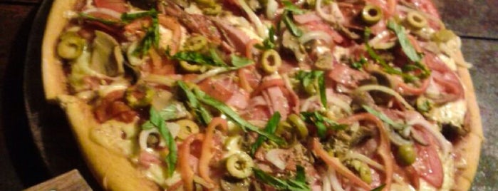Pizza La Casita is one of Posti che sono piaciuti a Chris.